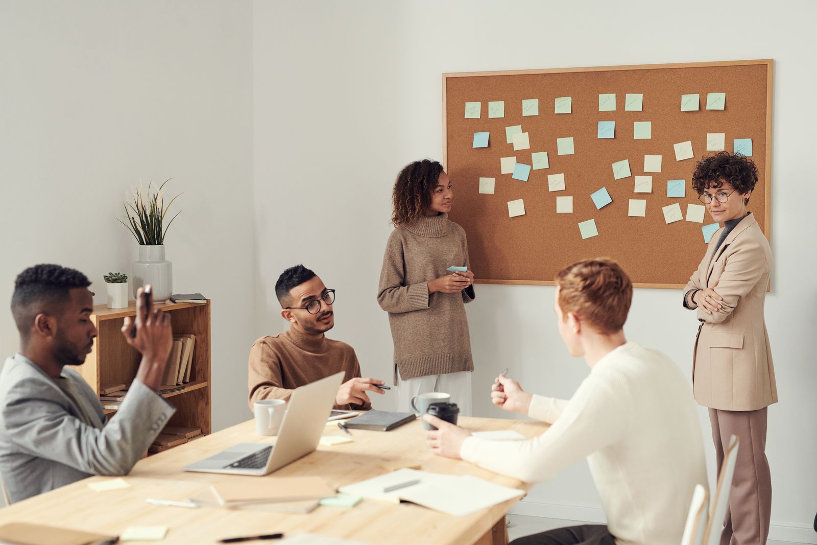 Executives engaged in a case discussion around a seminar table
